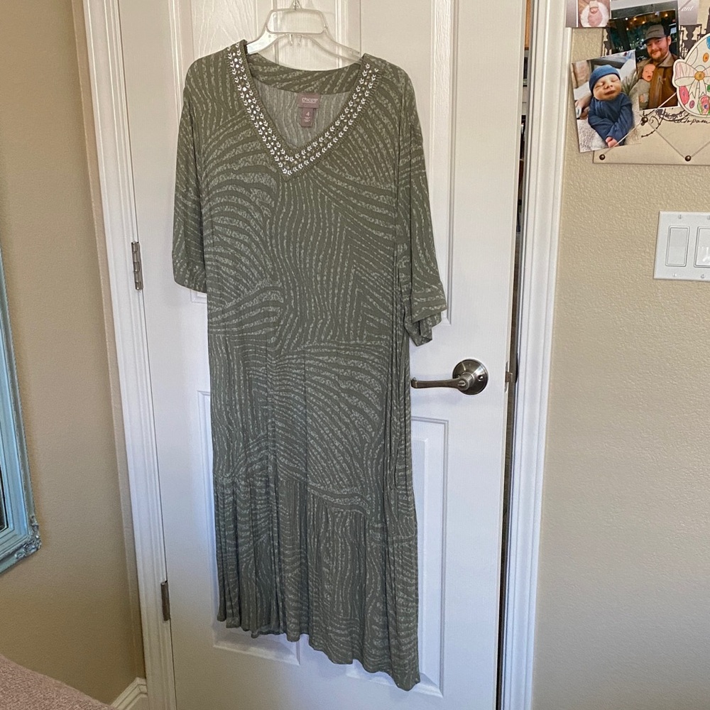 Chico’s Olive Green V-Neck size 4 which is like xxl or 2x.Embellished Midi Dress